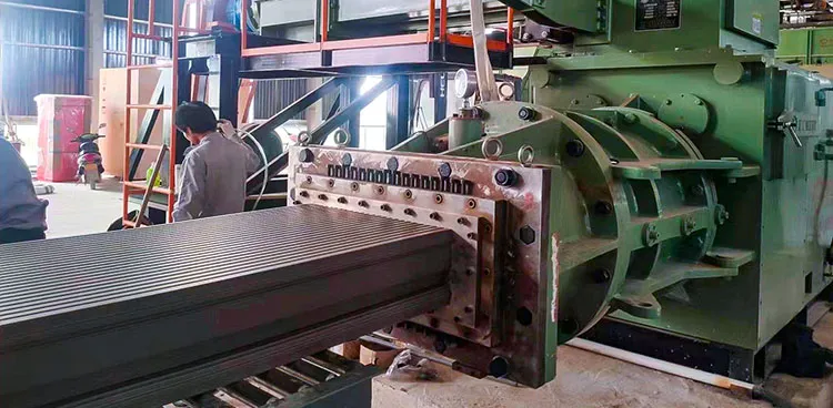 Maquinaria de fabricación de ladrillos Extrusora de vacío de doble etapa a escala media para ladrillos y baldosas de arcilla 1